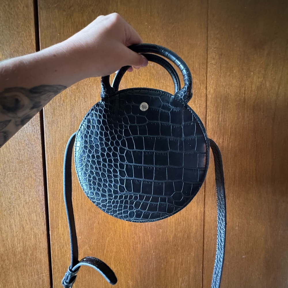 Elegant Black Croc-Embossed Round Bag Vegan Leather